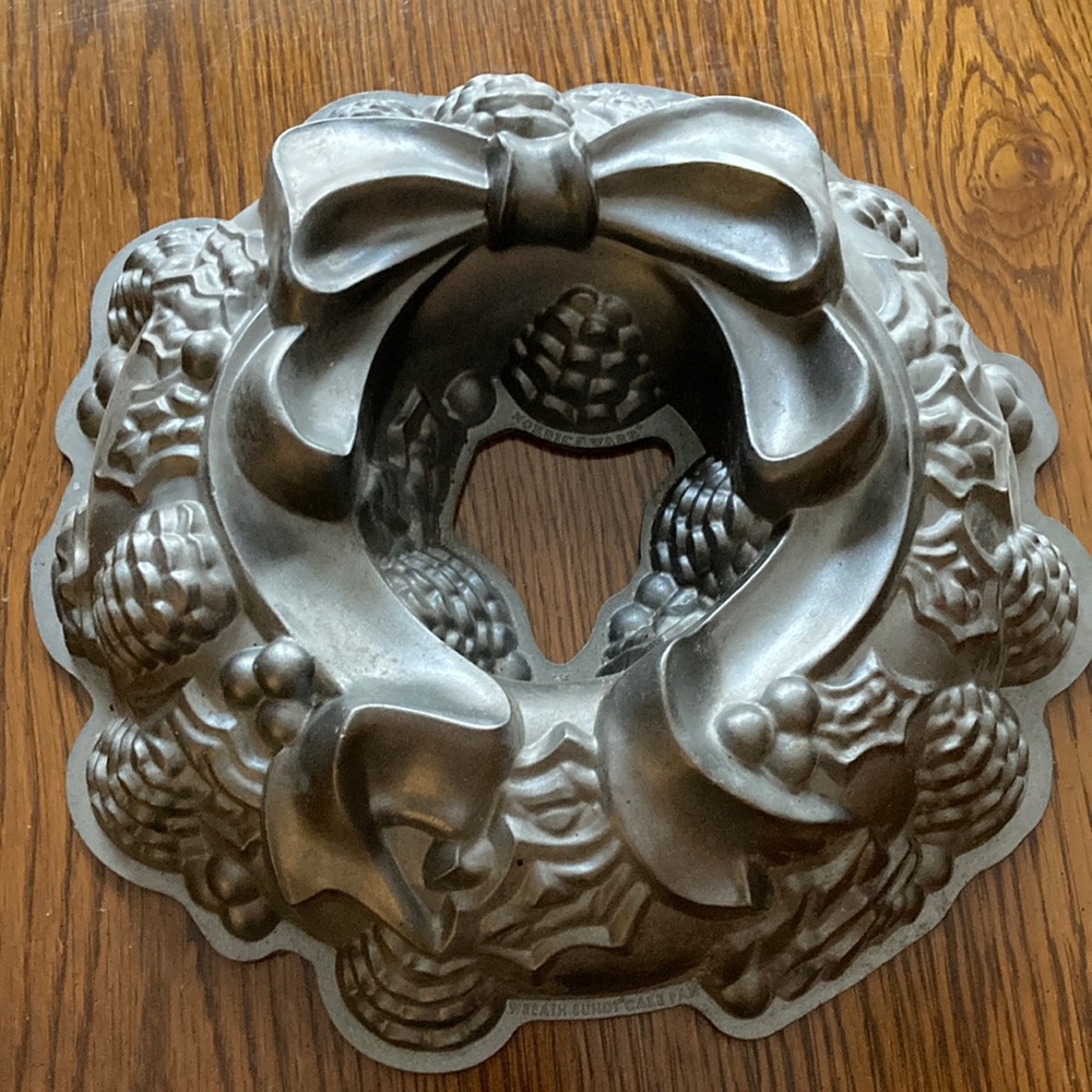 Wreath Bundt Cake Pan